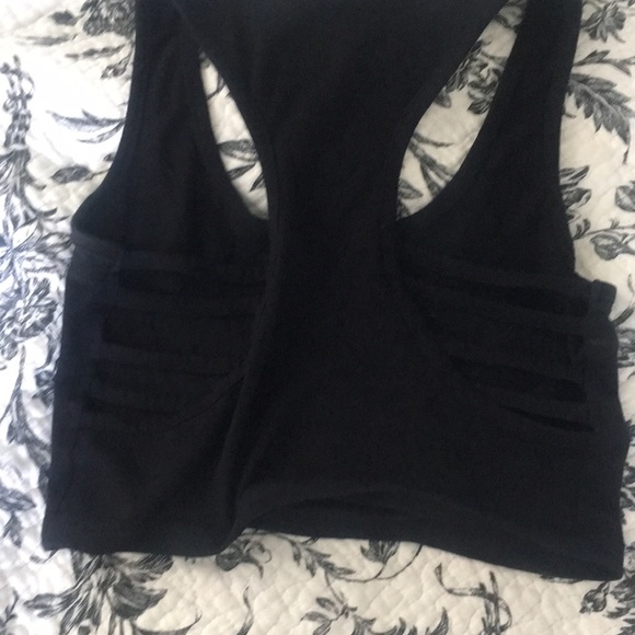 Black workout crop - Picture 2 of 3